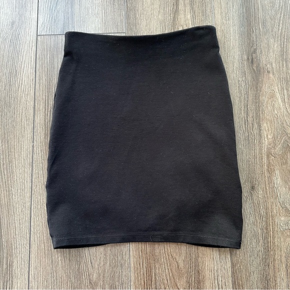 Aritzia Talula Black Tulip Women's Skirt XXS (0-2) - Picture 2 of 9
